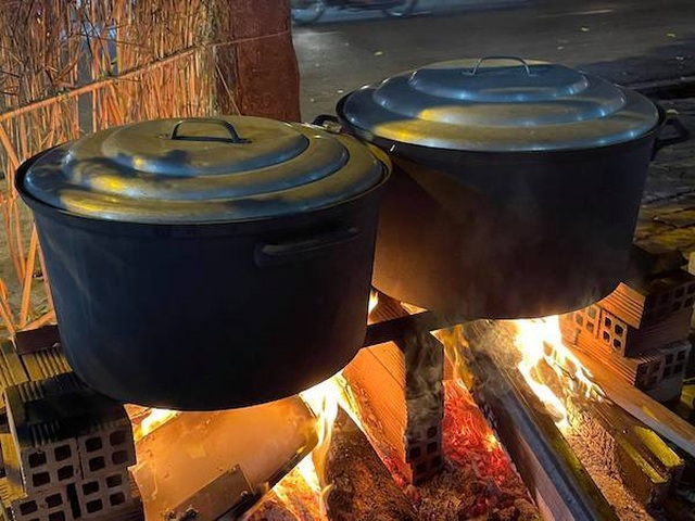 Nồi bánh Tét ngày Tết của GS Việt kiều ở Mỹ - 2 Nồi bánh Tét ngày Tết của GS Việt kiều ở Mỹ - 2