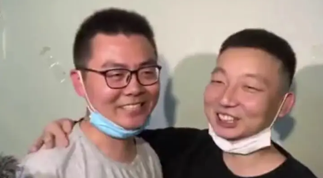 Bị hoán đổi lúc mới sinh, người đàn ông đoàn tụ với gia đình sau 28 năm - 1 Bị hoán đổi lúc mới sinh, người đàn ông đoàn tụ với gia đình sau 28 năm - 1
