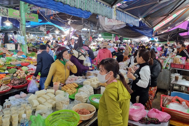 Nhộn nhịp phiên chợ Tết ngày cuối năm - 2 Nhộn nhịp phiên chợ Tết ngày cuối năm - 2