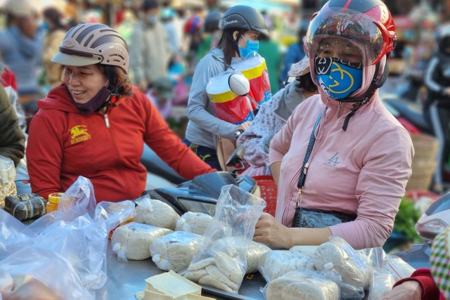 Nhộn nhịp phiên chợ Tết ngày cuối năm - 8 Nhộn nhịp phiên chợ Tết ngày cuối năm - 8