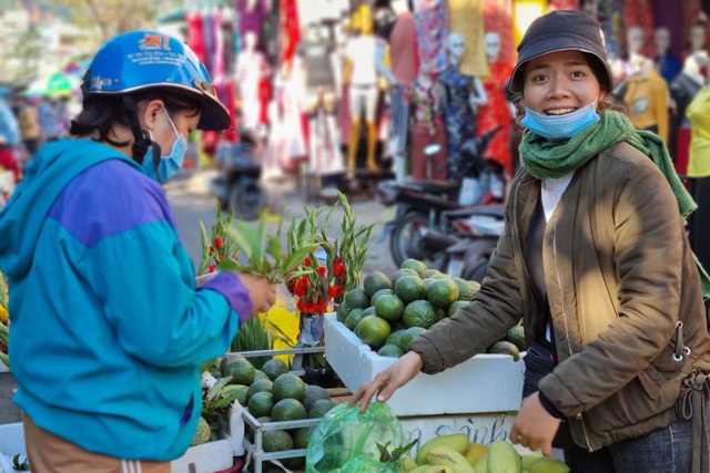 Nhộn nhịp phiên chợ Tết ngày cuối năm - 10 Nhộn nhịp phiên chợ Tết ngày cuối năm - 10