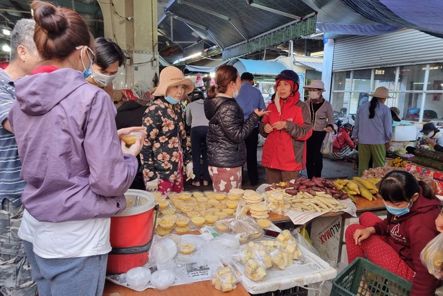 Nhộn nhịp phiên chợ Tết ngày cuối năm - 4 Nhộn nhịp phiên chợ Tết ngày cuối năm - 4