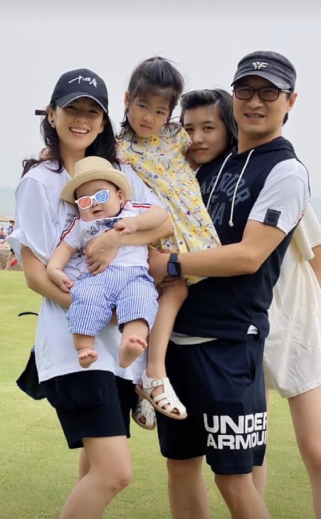 Hé lộ về mối quan hệ giữa Chương Tử Di và con riêng của chồng - 8 Hé lộ về mối quan hệ giữa Chương Tử Di và con riêng của chồng - 8