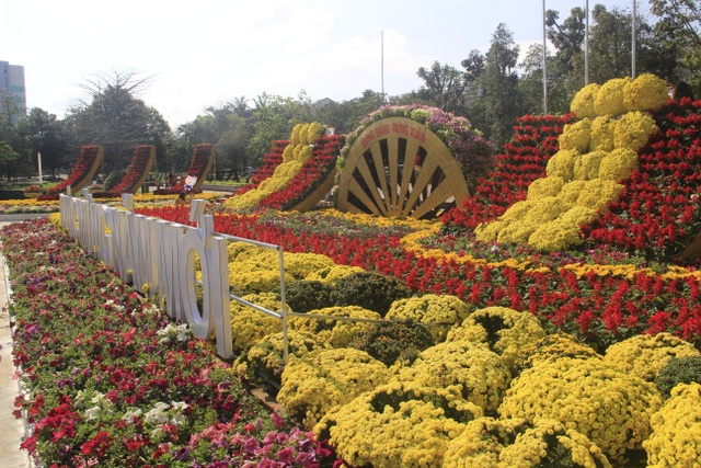 Quang Tri: The central park of Dong Ha City is brilliant before the Spring - 11