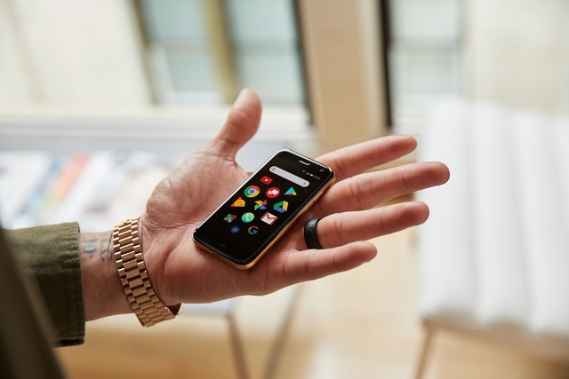 6 mẫu smartphone độc lạ từng được giới thiệu - 4 6 mẫu smartphone độc lạ từng được giới thiệu - 4