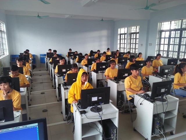 Giáo viên cắm bản ăn Tết 3 cùng với phụ huynh, học sinh - 3 Giáo viên cắm bản ăn Tết 3 cùng với phụ huynh, học sinh - 3