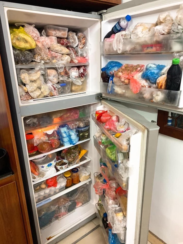 Tết choáng váng với những chiếc tủ lạnh nhồi đầy thực phẩm - 1
