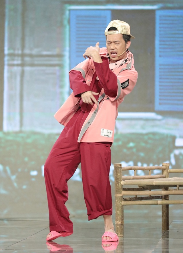 Hoài Linh gây bất ngờ khi hóa rapper Binz cực chất - 2 Hoài Linh gây bất ngờ khi hóa rapper Binz cực chất - 2
