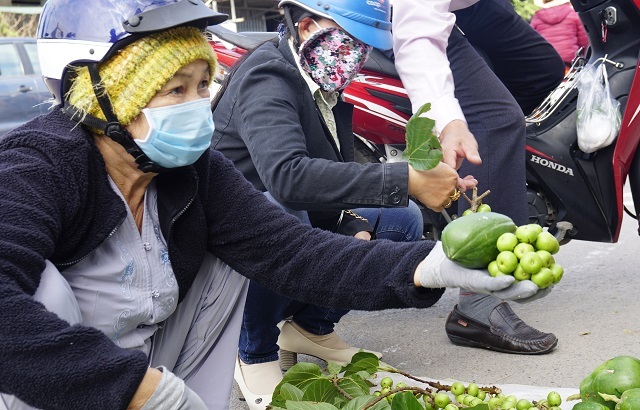 Nô nức đi phiên chợ một năm họp duy nhất ngày mùng 1 Tết - 1 Nô nức đi phiên chợ một năm họp duy nhất ngày mùng 1 Tết - 1