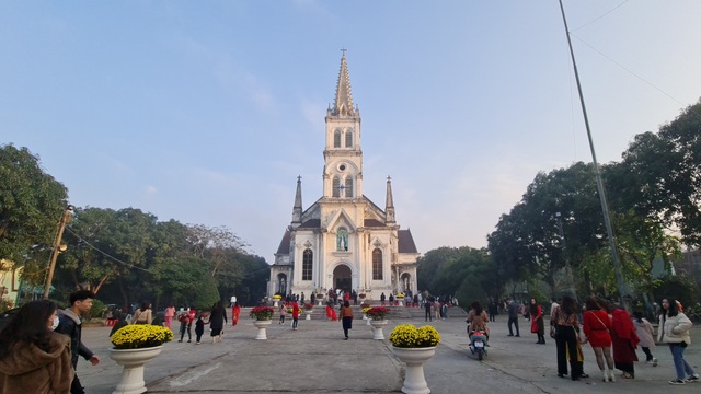 Hoạt động của người dân cả nước sáng ngày đầu năm mới Tân Sửu - 33 Hoạt động của người dân cả nước sáng ngày đầu năm mới Tân Sửu - 33