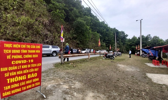Những hình ảnh khác lạ trong ngày đầu năm mới tại đền chùa - 5 Những hình ảnh khác lạ trong ngày đầu năm mới tại đền chùa - 5