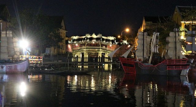 Strange New Year's Eve in Hoi An - 3