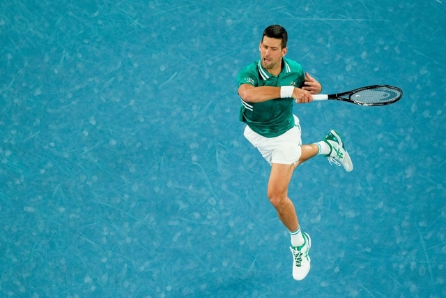 Djokovic phải dừng thi đấu để khán giả rời sân - 2 Djokovic phải dừng thi đấu để khán giả rời sân - 2