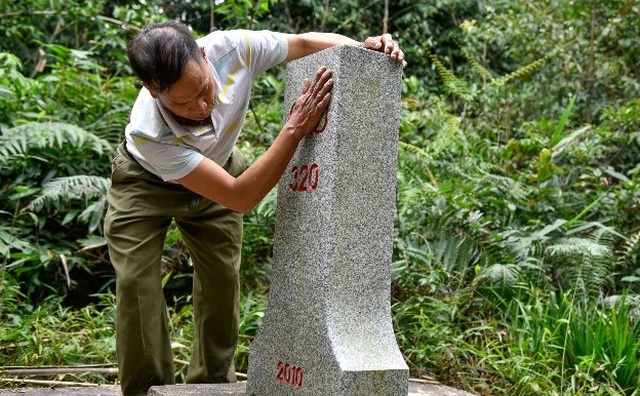 Hai cha con người Mông gần 30 năm bảo vệ cột mốc biên giới - 2 Hai cha con người Mông gần 30 năm bảo vệ cột mốc biên giới - 2