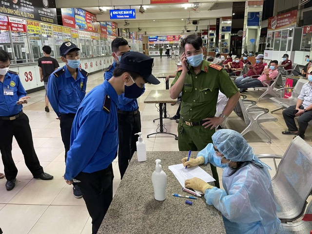 Hỏa tốc mở rộng xét nghiệm truy tìm ổ dịch Covid-19 ngoài cộng đồng - 4 Hỏa tốc mở rộng xét nghiệm truy tìm ổ dịch Covid-19 ngoài cộng đồng - 4