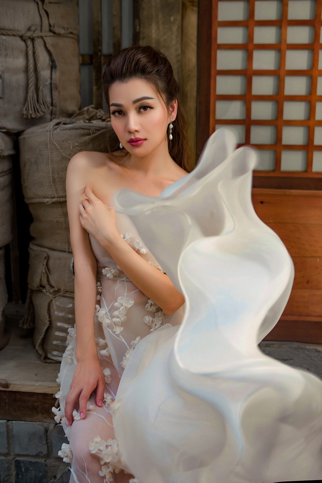 Hoa hậu Thái Nhiên Phương lộng lẫy đón Tết - 3