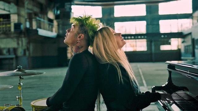 Sau 2 cuộc hôn nhân đổ vỡ, Avril Lavigne có bồ mới - 3 Sau 2 cuộc hôn nhân đổ vỡ, Avril Lavigne có bồ mới - 3