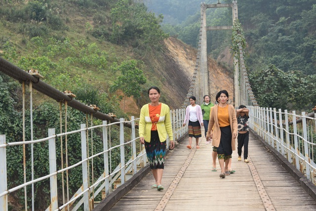 Cuộc sống bất ngờ của bản làng người Khùa bên cây Cầu Dân trí - 1