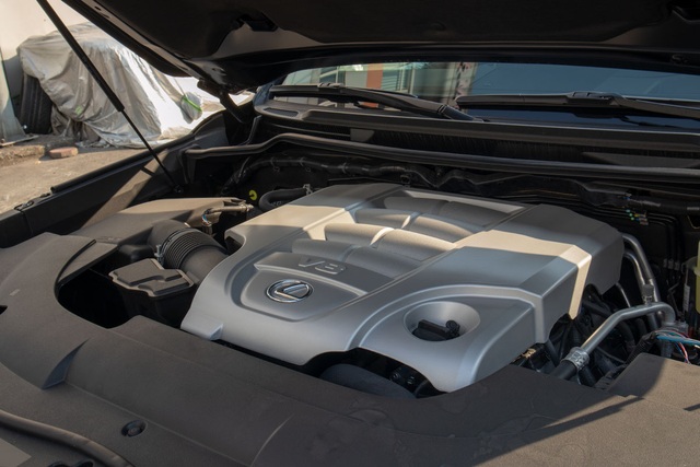 Lexus LX570 Super Sport 2021: Thay đổi nhẹ nhưng đại gia Việt vẫn săn đón - 10 Lexus LX570 Super Sport 2021: Thay đổi nhẹ nhưng đại gia Việt vẫn săn đón - 10
