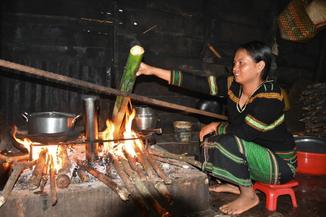 Soup, bitter tomato - a strange but famous dish in the Central Highlands - 4