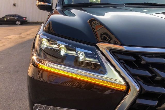 Lexus LX570 Super Sport 2021: Thay đổi nhẹ nhưng đại gia Việt vẫn săn đón - 3 Lexus LX570 Super Sport 2021: Thay đổi nhẹ nhưng đại gia Việt vẫn săn đón - 3
