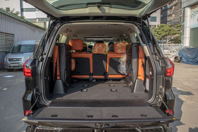 Lexus LX570 Super Sport 2021: Thay đổi nhẹ nhưng đại gia Việt vẫn săn đón - 9 Lexus LX570 Super Sport 2021: Thay đổi nhẹ nhưng đại gia Việt vẫn săn đón - 9