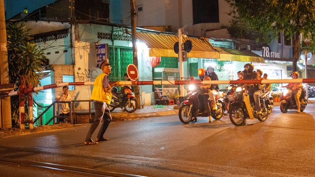 Gian nan nghề gác tàu giữa trung tâm Sài Gòn - 4 Gian nan nghề gác tàu giữa trung tâm Sài Gòn - 4