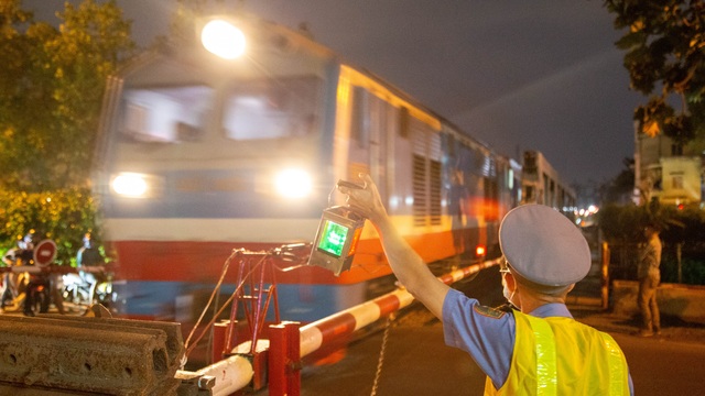 Gian nan nghề gác tàu giữa trung tâm Sài Gòn - 5 Gian nan nghề gác tàu giữa trung tâm Sài Gòn - 5