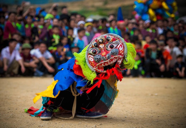 Strong ethnic boys in a unique lion dance in Lang Son - 3