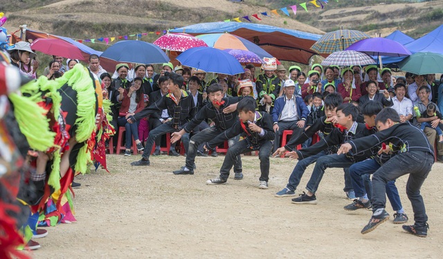 Những chàng trai dân tộc dũng mãnh trong điệu múa sư tử độc lạ ở Lạng Sơn - 10