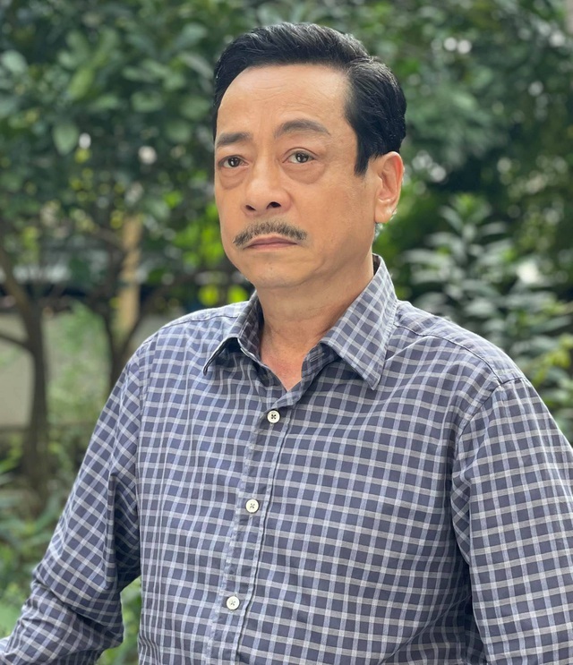 Hình ảnh cuối đời của NSND Hoàng Dũng: Ăn uống khó khăn, đi có người dìu - 1 Hình ảnh cuối đời của NSND Hoàng Dũng: Ăn uống khó khăn, đi có người dìu - 1