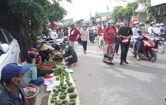 Đầu năm người dân nô nức đi lễ chùa, điểm du lịch hút khách - 2 Đầu năm người dân nô nức đi lễ chùa, điểm du lịch hút khách - 2
