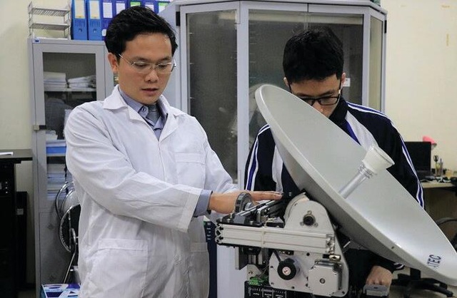 Việt Nam lần đầu tiên chế tạo trạm thu di động tín hiệu vệ tinh - 1 Việt Nam lần đầu tiên chế tạo trạm thu di động tín hiệu vệ tinh - 1