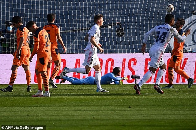 Benzema và Kroos lập công, Real Madrid đánh bại Valencia - 4