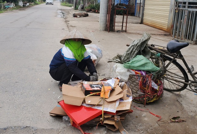 Nhiều người lao động làm việc xuyên ngày Tết - 1 Nhiều người lao động làm việc xuyên ngày Tết - 1