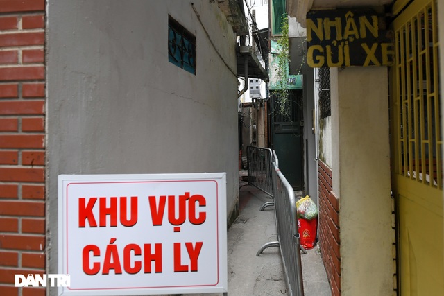 Lập rào chắn phong tỏa khu phố có ca mắc Covid-19 tại quận Ba Đình, Hà Nội - 2 Lập rào chắn phong tỏa khu phố có ca mắc Covid-19 tại quận Ba Đình, Hà Nội - 2