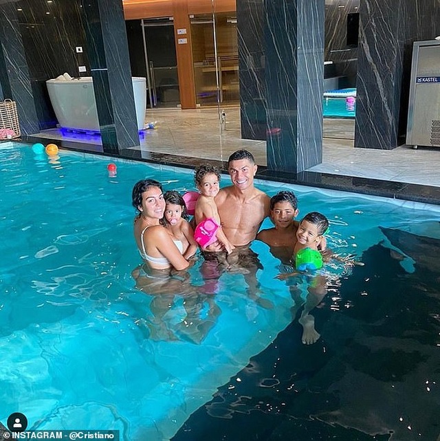 Tại sao nửa tỷ tài khoản mạng xã hội theo dõi Cristiano Ronaldo? - 9