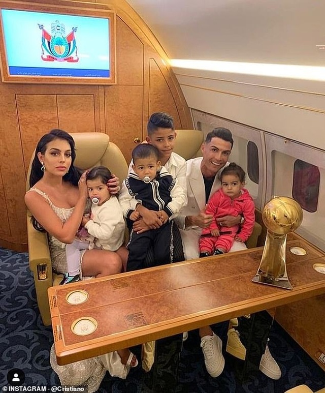Tại sao nửa tỷ tài khoản mạng xã hội theo dõi Cristiano Ronaldo? - 10