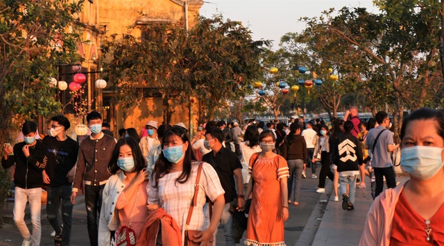 Du khách xúng xính check-in Hội An trong ngày đầu mở cửa trở lại - 6 Du khách xúng xính check-in Hội An trong ngày đầu mở cửa trở lại - 6