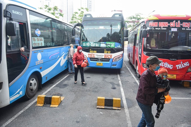 Bến xe vắng khách ngày người dân trở lại Hà Nội sau kì nghỉ Tết Nguyên đán - 6