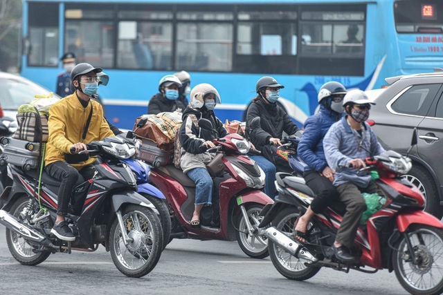 Bến xe vắng khách ngày người dân trở lại Hà Nội sau kì nghỉ Tết Nguyên đán - 11