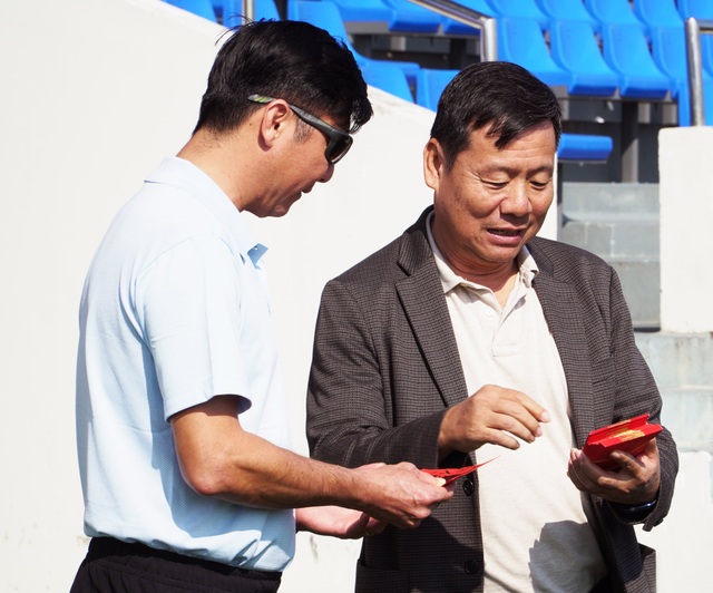 Các đội bóng V-League xông đất, phát lộc khai xuân - 2 Các đội bóng V-League xông đất, phát lộc khai xuân - 2