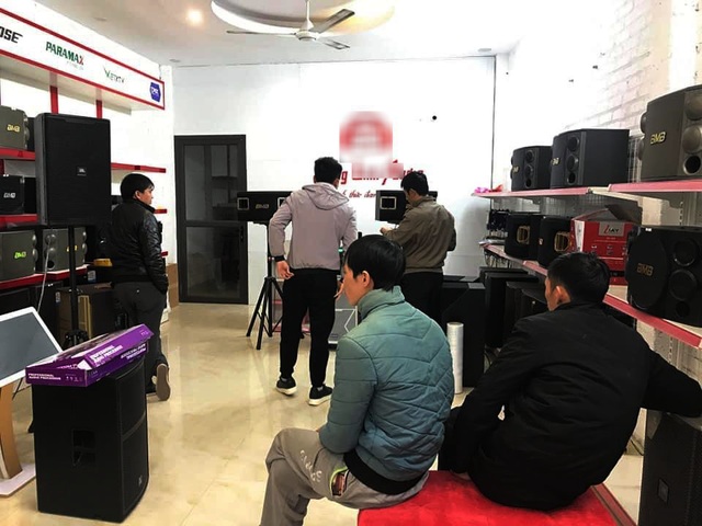 Dân ở nhà tránh dịch, thiết bị karaoke tại gia cháy hàng đầu năm mới - 1 Dân ở nhà tránh dịch, thiết bị karaoke tại gia cháy hàng đầu năm mới - 1