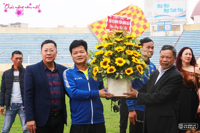 Các đội bóng V-League xông đất, phát lộc khai xuân - 8 Các đội bóng V-League xông đất, phát lộc khai xuân - 8