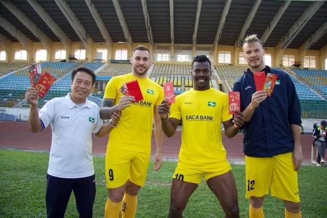 Các đội bóng V-League xông đất, phát lộc khai xuân - 7 Các đội bóng V-League xông đất, phát lộc khai xuân - 7