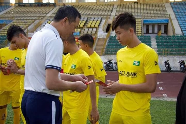 Các đội bóng V-League xông đất, phát lộc khai xuân - 5 Các đội bóng V-League xông đất, phát lộc khai xuân - 5