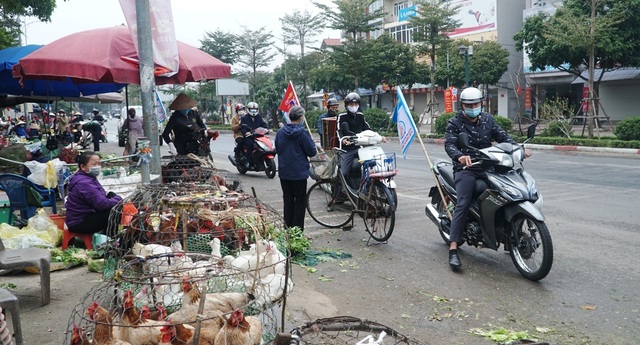 Loa phường nhắc nhở, hàng quán ở Hà Nội lắp vách ngăn, bán mang về - 8 Loa phường nhắc nhở, hàng quán ở Hà Nội lắp vách ngăn, bán mang về - 8