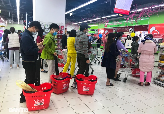 Nhiều quán ăn trong trung tâm thương mại ở Hà Nội chưa thực hiện giãn cách - 9 Nhiều quán ăn trong trung tâm thương mại ở Hà Nội chưa thực hiện giãn cách - 9