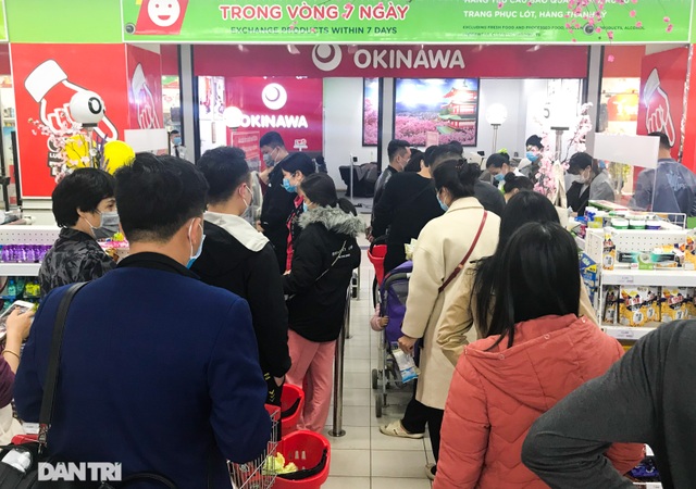 Nhiều quán ăn trong trung tâm thương mại ở Hà Nội chưa thực hiện giãn cách - 10
