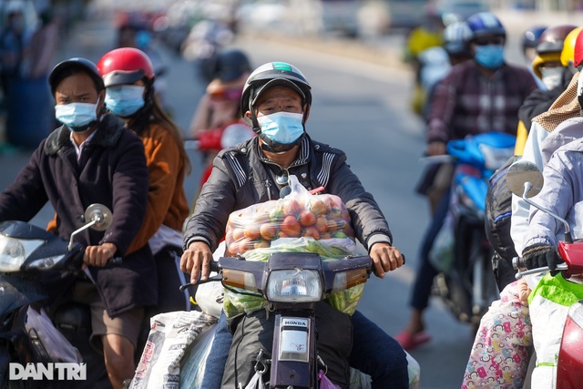 Người miền Tây lỉnh kỉnh quà quê trở lại Sài Gòn - 12 Người miền Tây lỉnh kỉnh quà quê trở lại Sài Gòn - 12